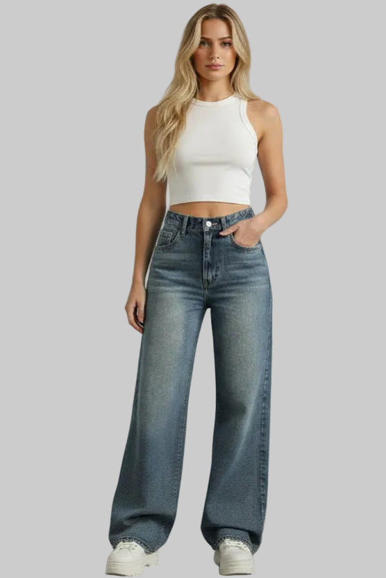 Klasyczne jeansy z dużo kieszeniami